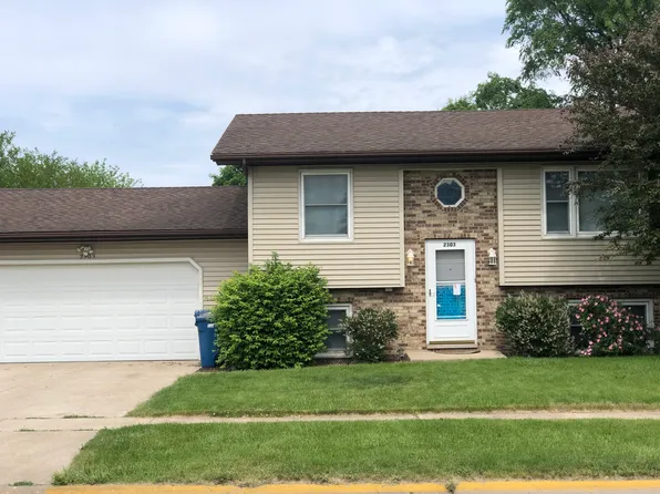 2303 Ashland Dr, Morris, IL 60450