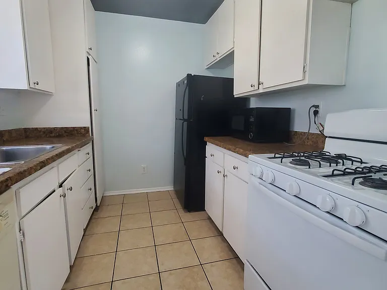 17900 Sherman Way #418 — Photo 9