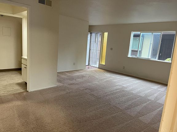 3rd image of 1586 Silver Creek Cir