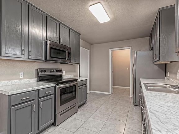 4th image of 3302 Shady Hill Dr
