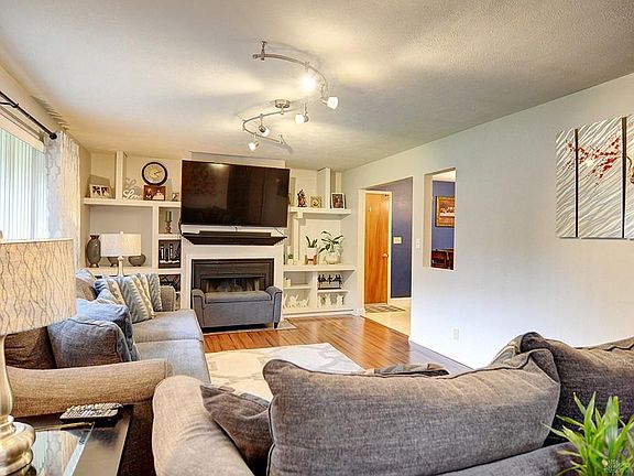 4th image of 274 Roanne Ct