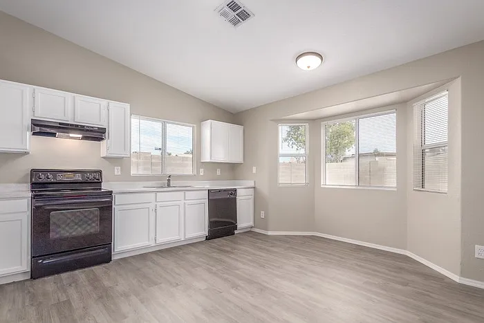 3 bed, 2.0 bath, 2039 sqft, $2,050 — Photo 4