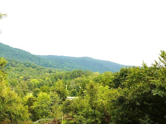 4th image of 208 Mountain Rd