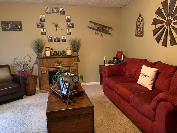 4th image of 924 E Wildflower Dr