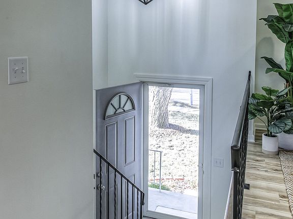 mls 23608 Elm Circle 05.jpg