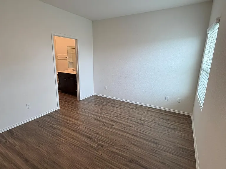 408 Buckners St — Photo 10