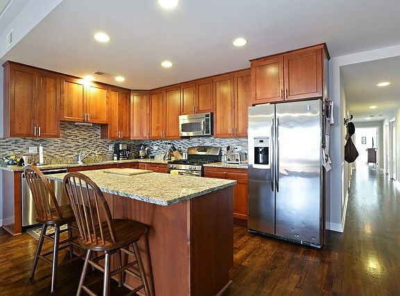 4th image of 1903 W Diversey Pkwy APT 301