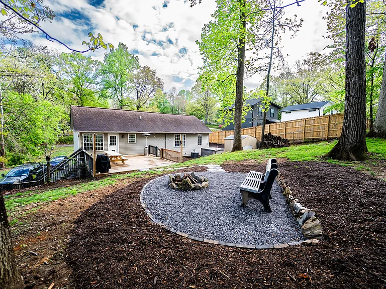 390 Oakview Park Rd — Photo 17