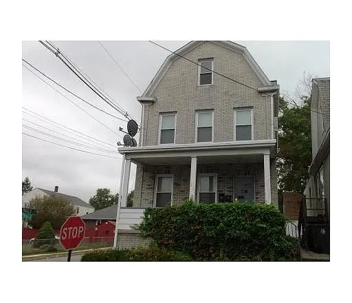 681 Raritan Ave photo 1