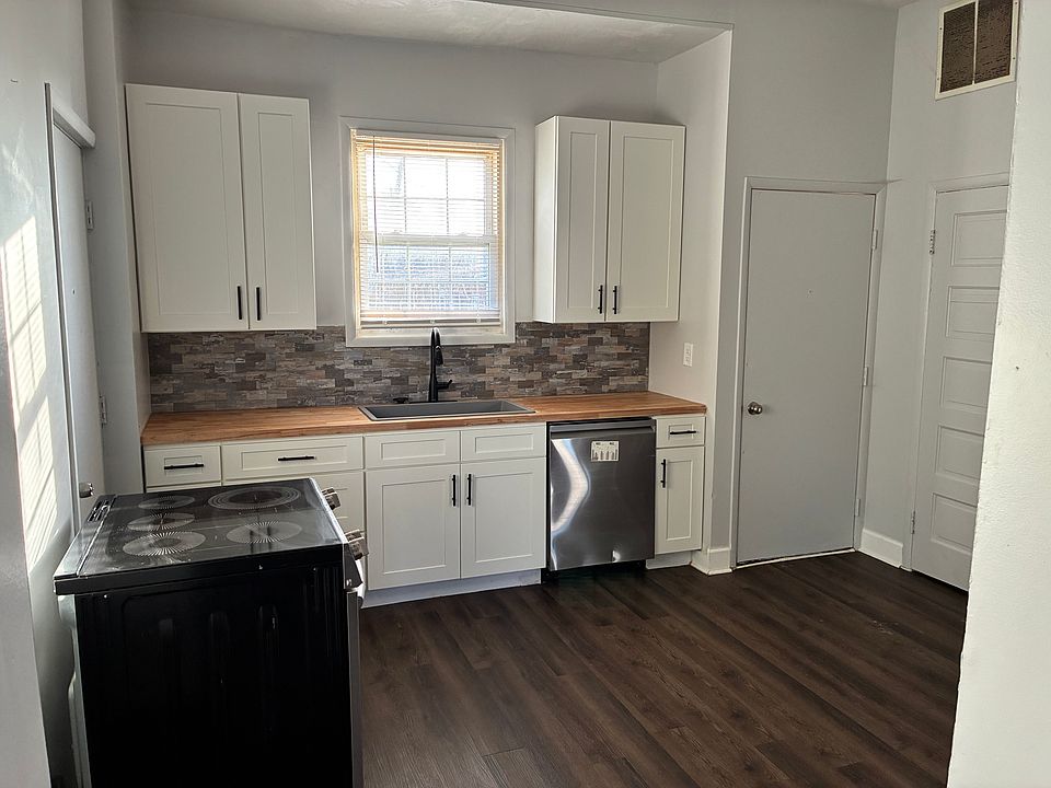 1st image of 142 E Walnut St Suite 2