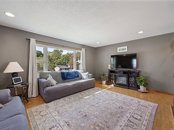 5th image of 949 Westwood Dr NW