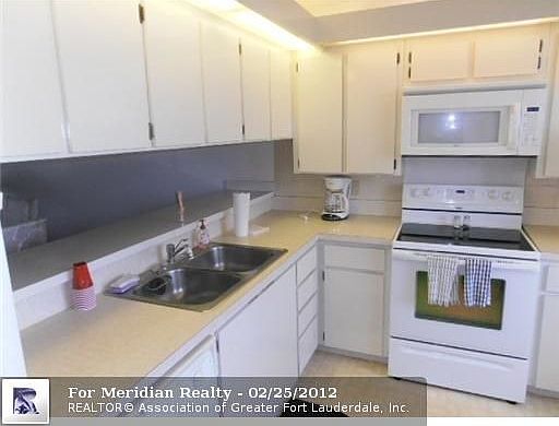 4th image of 1502 Whitehall Dr APT 405