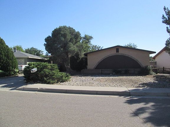 2nd image of 6008 Lejano Ave NE