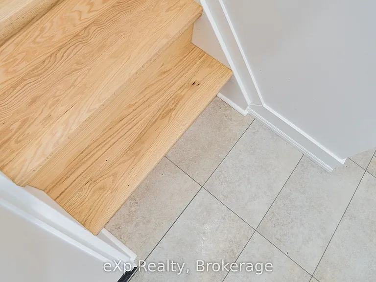 111 Riverside Dr N — Photo 34