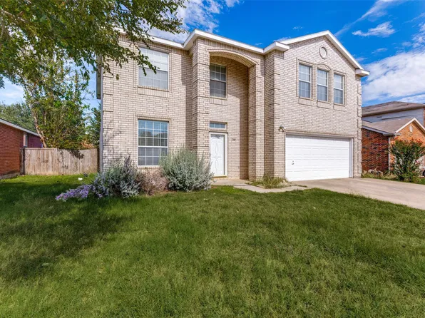 1140 Roundhouse Dr, Saginaw, TX 76131