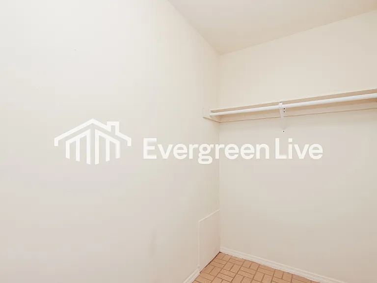 6240 Greenfield Way — Photo 2