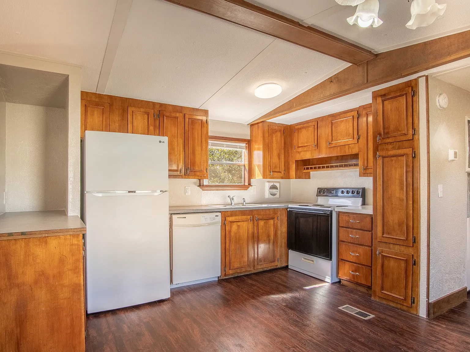 3 bed, 924 sqft, $1,125 — Photo 2