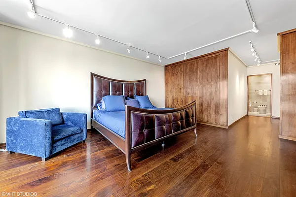 Sold by Maltz Auctions Inc | media 34