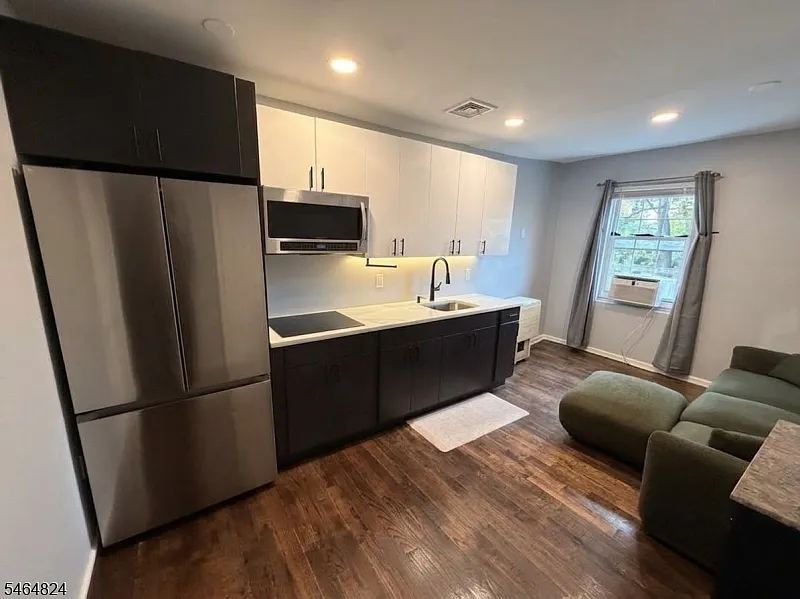 1 bed, 1.0 bath, $1,850 — Photo 1
