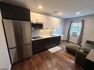 355 S 11th St Floor 3, Newark, NJ 07103