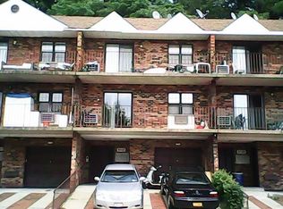 6703 242nd St APT 21B, Douglaston, NY 11362