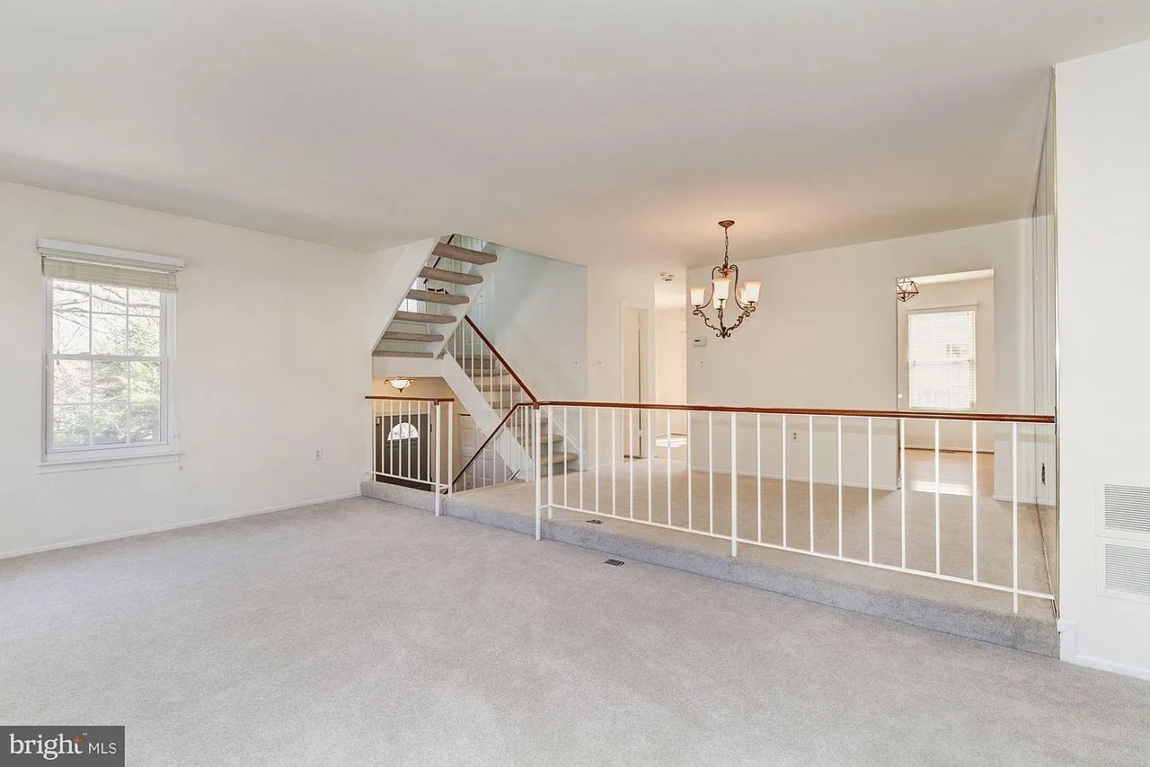 3 bed, 2100 sqft, $2,680 — Photo 3