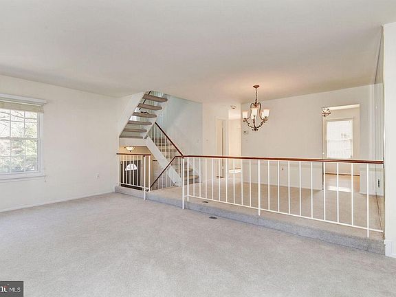 3rd image of 401 Suffield Dr