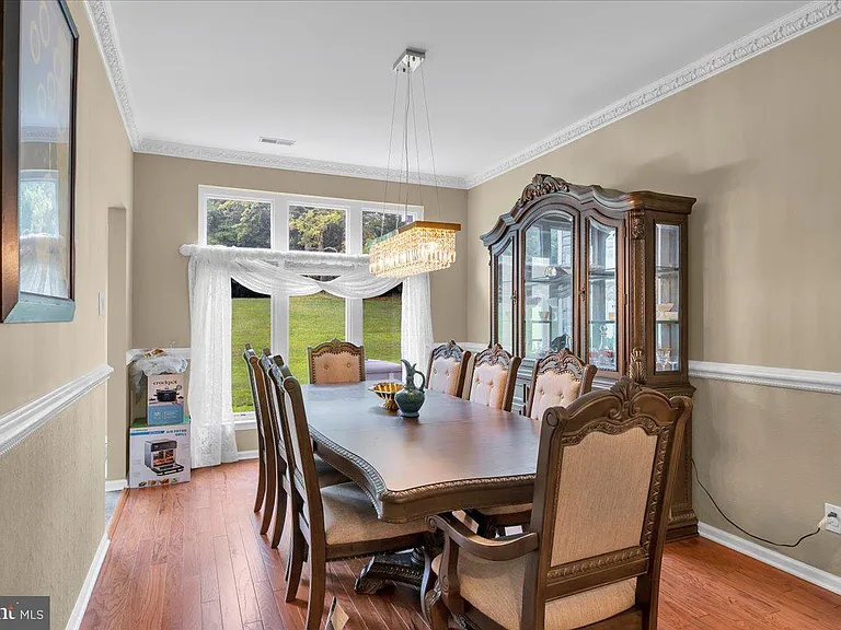 1202 Champlain Dr — Photo 6