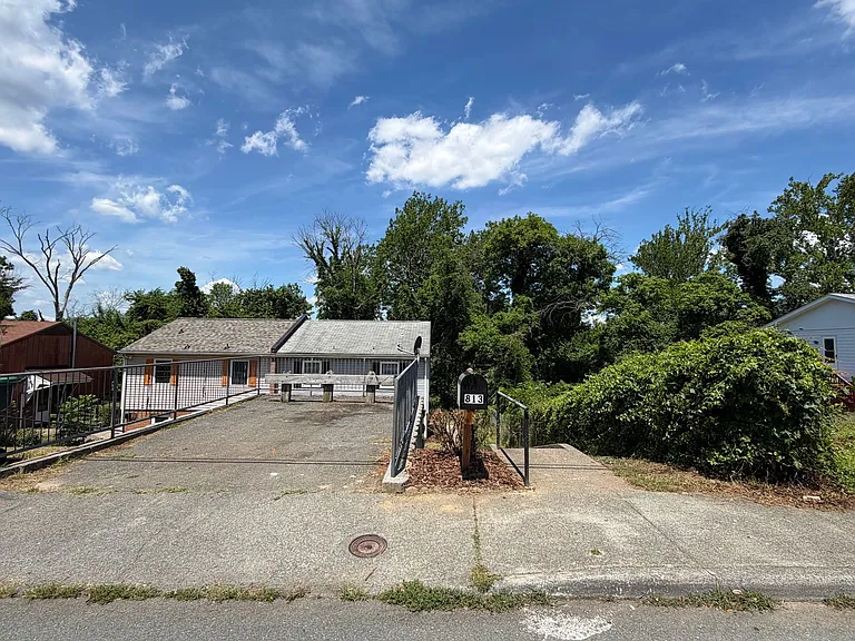 813 Ridge St — Photo 4