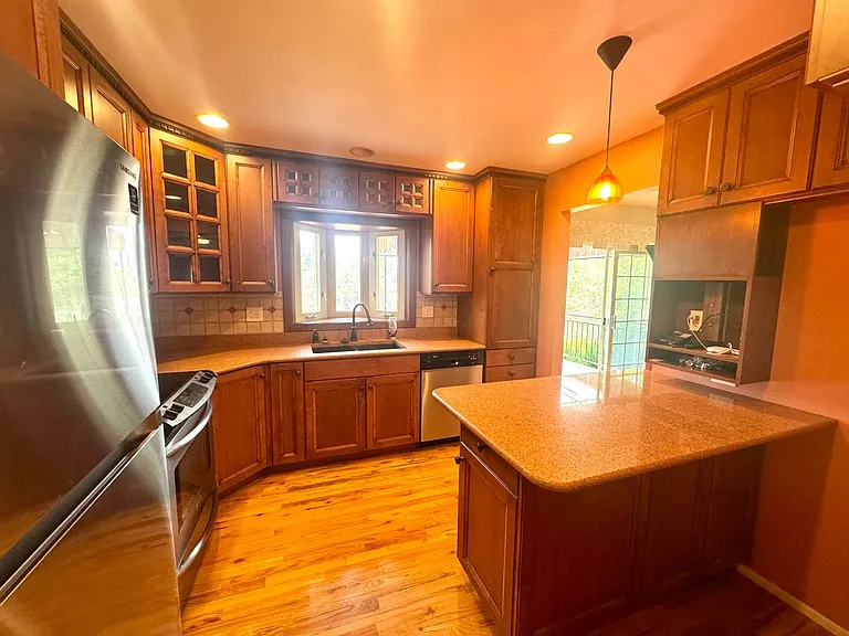 1575 Hiawatha Dr — Photo 2