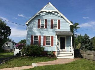 17 Beech St, Reading, MA 01867