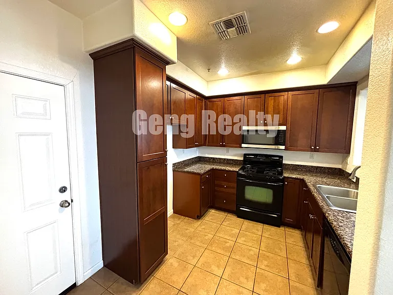 8308 Crystal Walk Cir — Photo 4