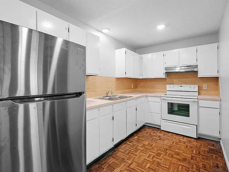 Van Cleve Townhomes — Photo 10