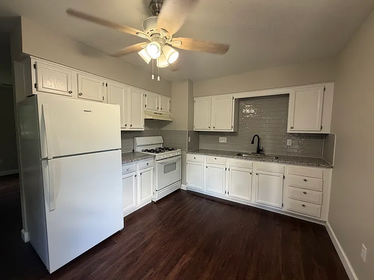 2540 Wilson Ave — Photo 3