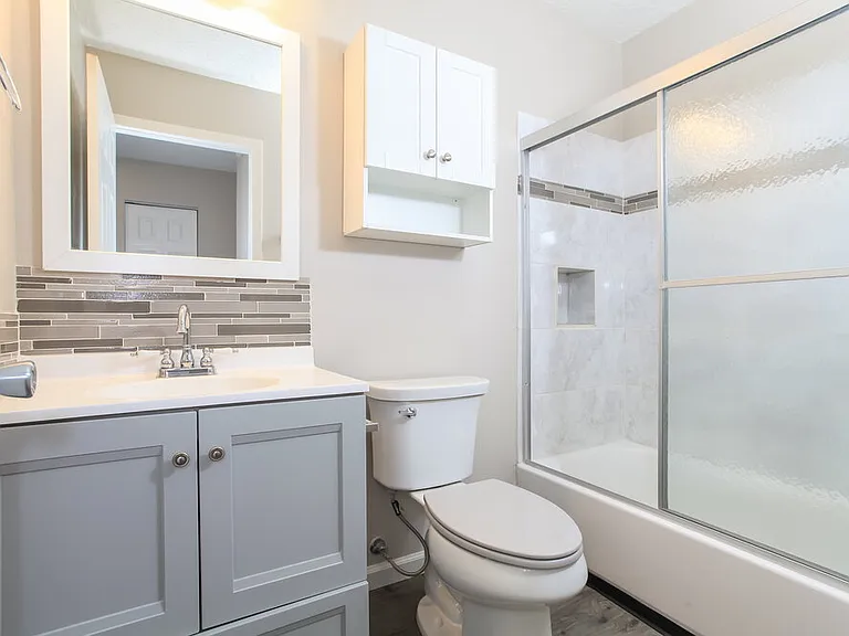 313 Effington Ln — Photo 14