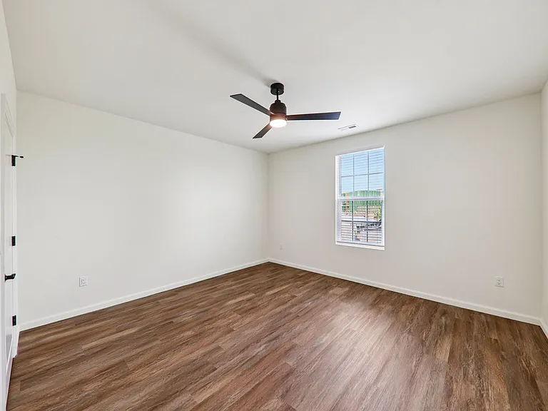 Thornwood Apartments — Photo 30