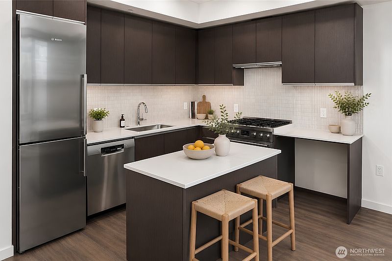 2nd image of 800 Columbia Street #1606