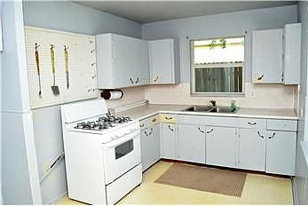 5th image of 219 Marchmont Ln