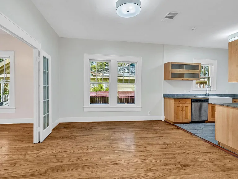 1911 Eva St — Photo 6