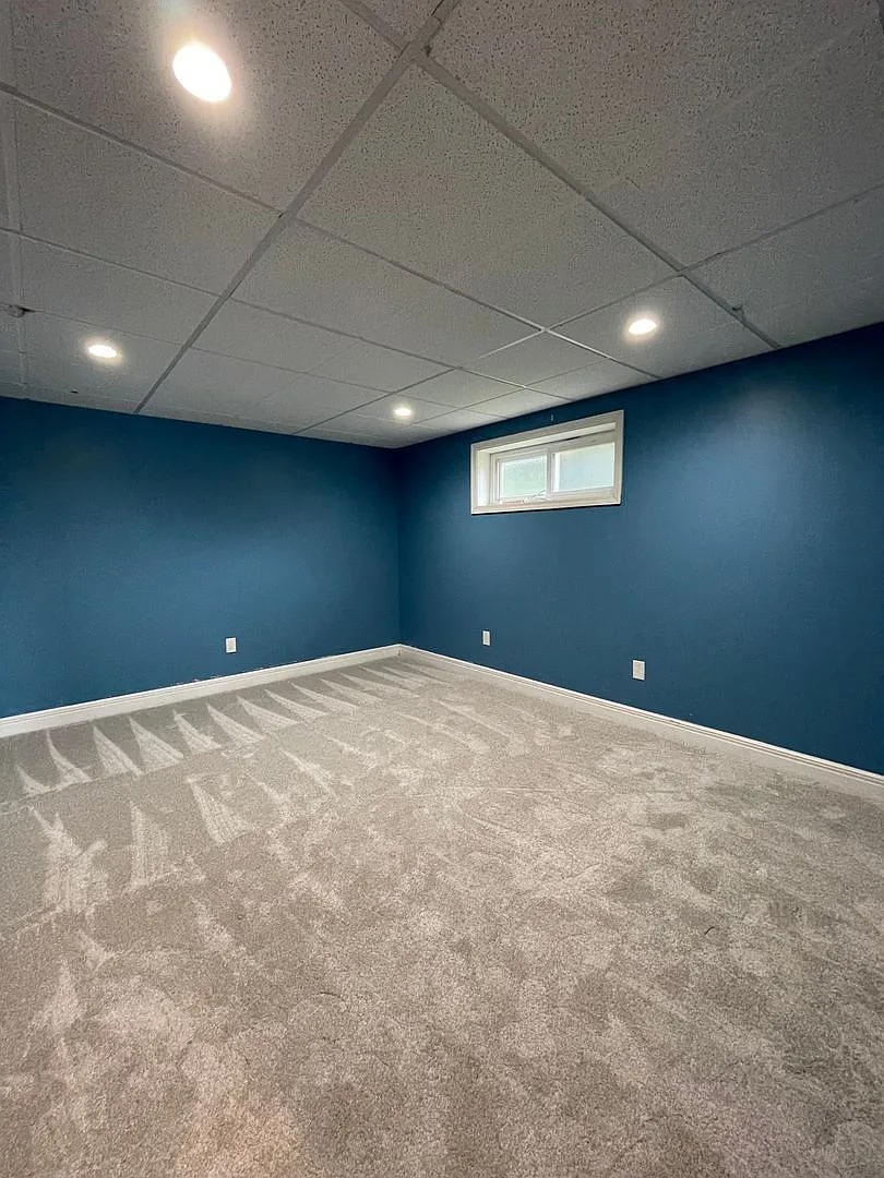 Spacious Family Home! Next Door To Amanda Arnold Elementary! — Photo 2