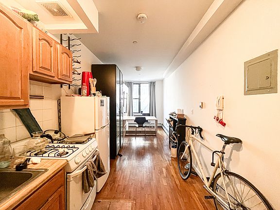 3rd image of 186 Orchard St APT 2FS