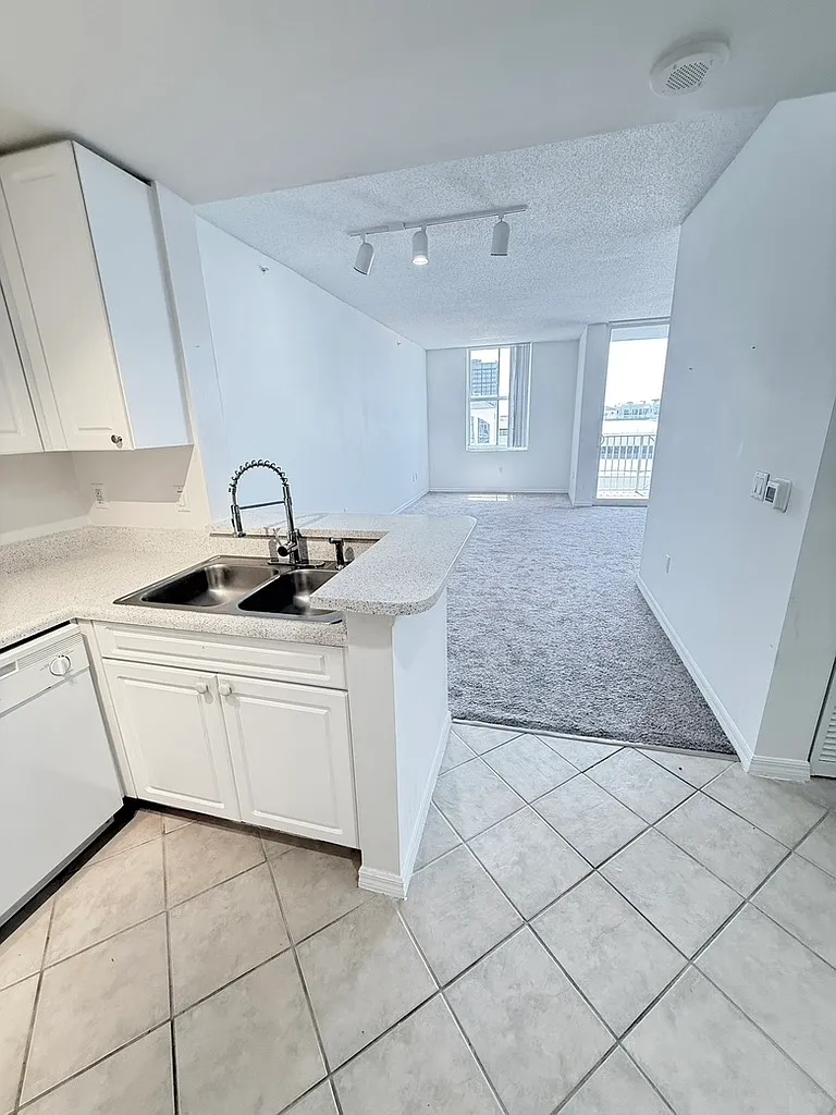 Studio, 553 sqft, $2,211 — Photo 1