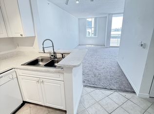 255 Evernia St APT 615, West Palm Beach, FL 33401