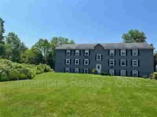 3805 Indian Run Dr APT 8, Canfield, OH 44406