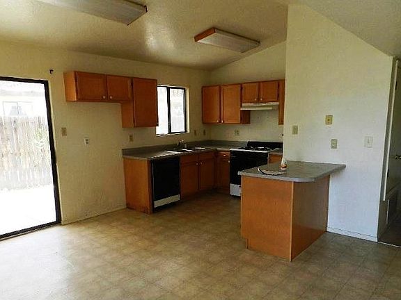 3rd image of 1015 Camino Del Rey Dr