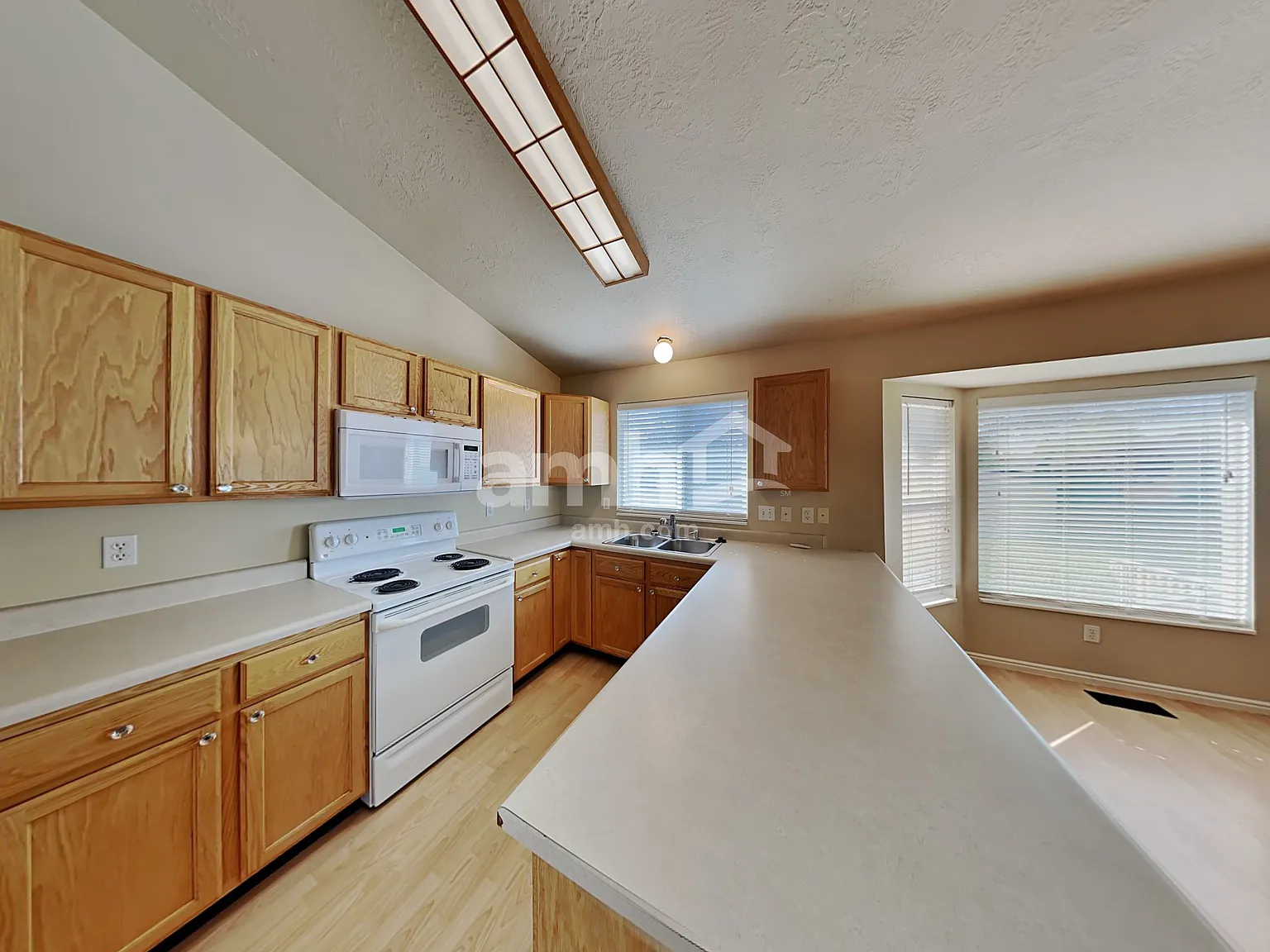 3 bed, 2.0 bath, 2131 sqft, $2,665 — Photo 3