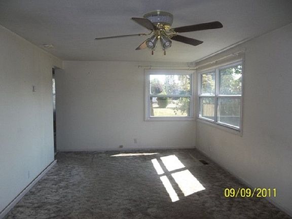 2nd image of 207 10th Ave N
