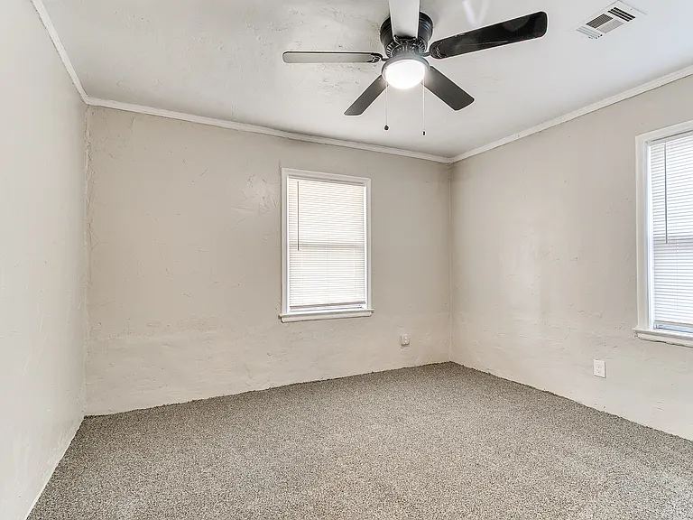 220 E Jacobs Dr — Photo 12