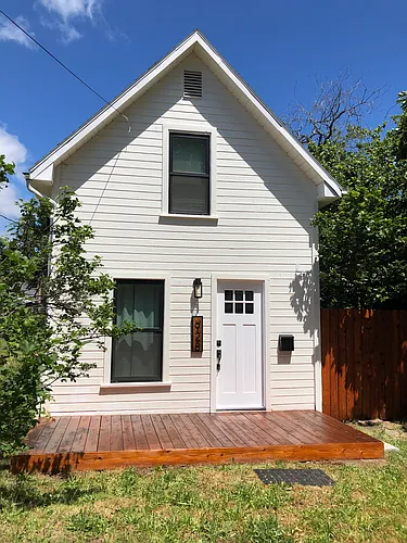 928 Wilson St Photo 1