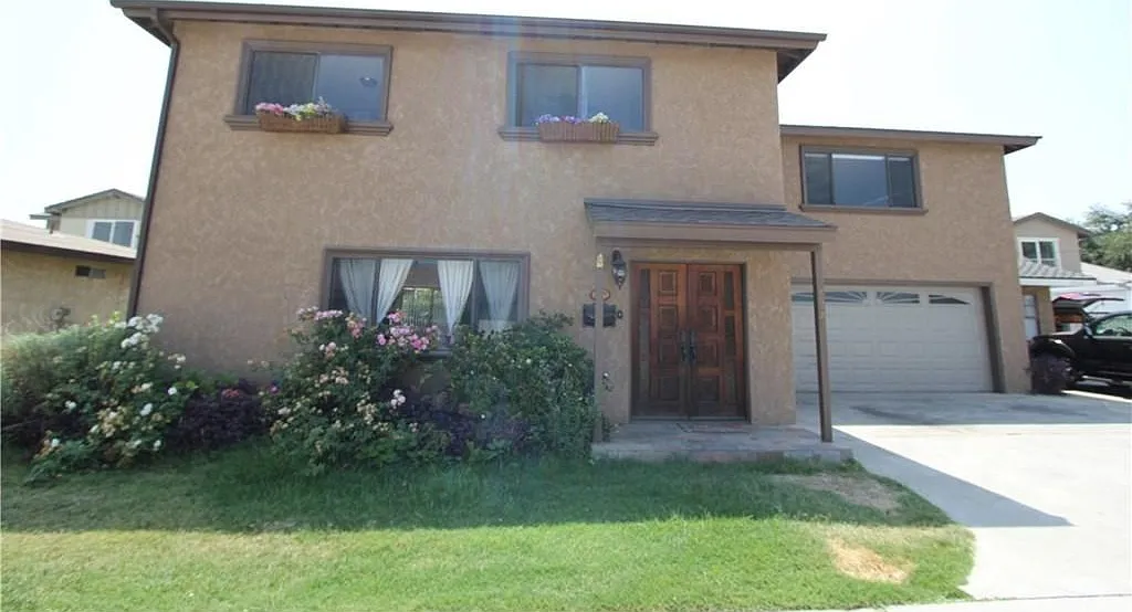 4 bed, 2.5 bath, 2000 sqft, $4,400 — Photo 2